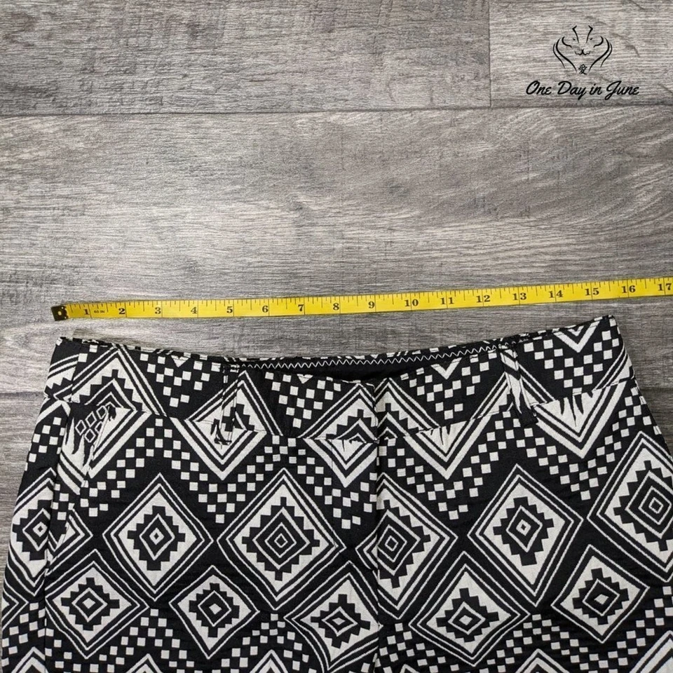 Dalia Collection Geometric Chino Shorts Size 4 - Image 3 of 4