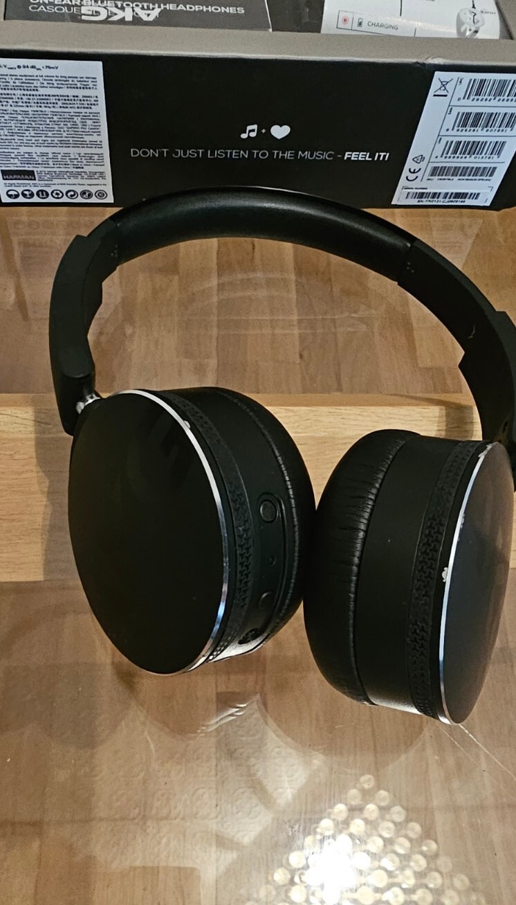 AKG Y50BT BTooth AND Wired Headphones + Charge Cable. Black. Working