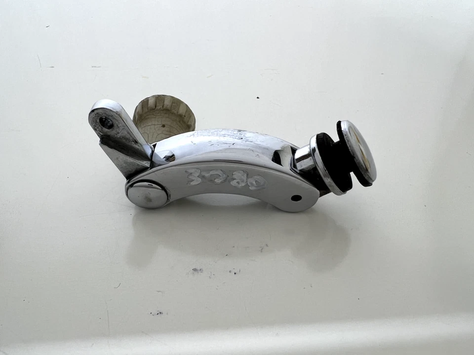 GENUINE VW KARMANN GHIA 1960-1974 COUPE QTR WINDOW LATCH, LEFT DRIVER SIDE - Image 3 of 4