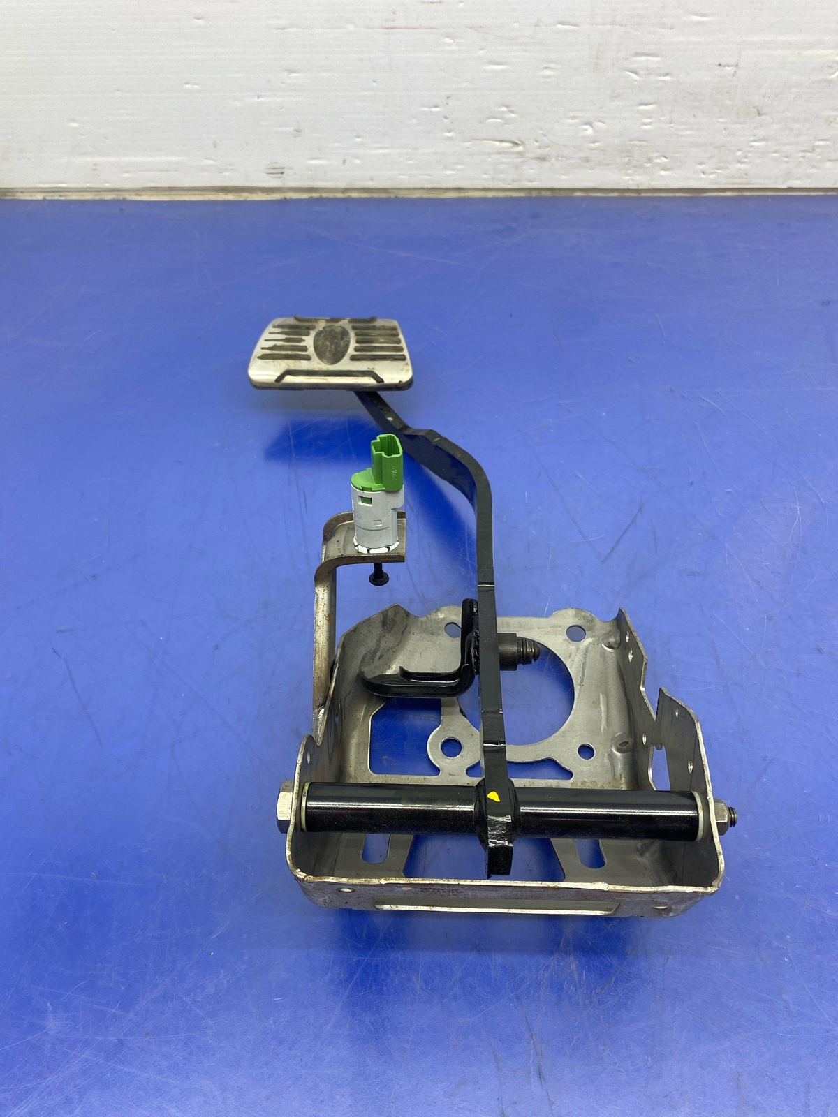 2017 - 2020 MASERATI LEVANTE M161 OEM BRAKE PEDAL ASSEMBLY 06700311050