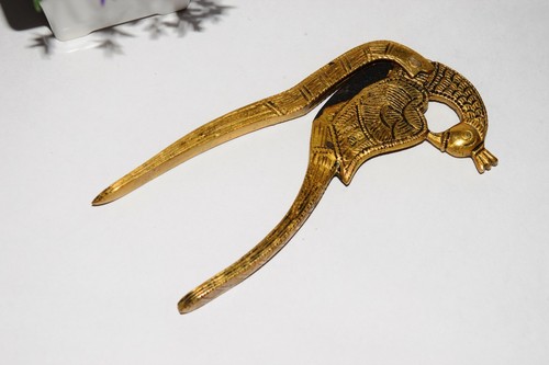 Peacock Betal Cracker With Iron Edge Royal Brass Sarota Nut cracker Holder EK336 - Picture 4 of 11
