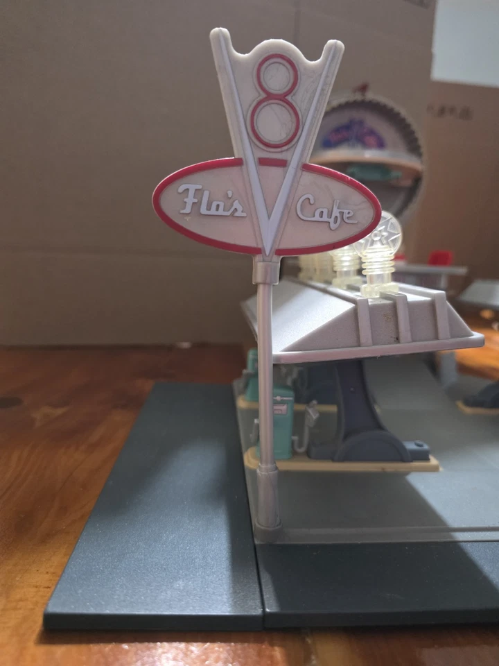 Juego de café Flo's V8 de Disney Pixar Cars Foto 2 de 4