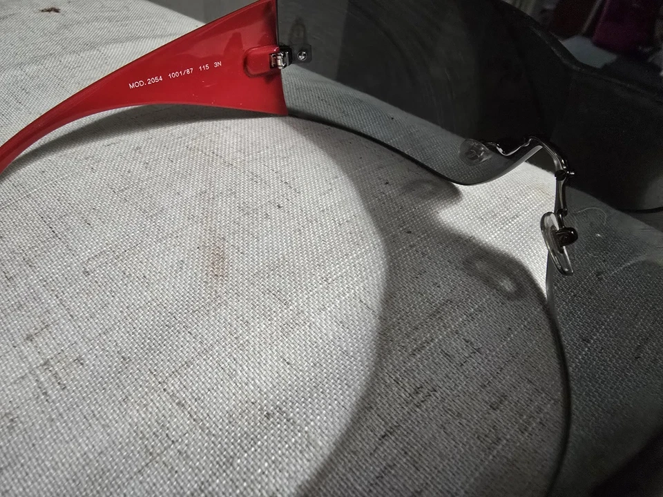 Óculos de sol Versace 2054 100187 preto vermelho cinza escudo - Imagem 3 de 4