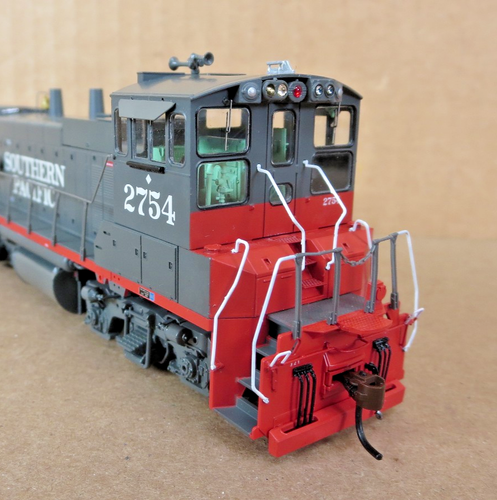 Athearn Genesis G66109 Southern Pacific 2754 MP15-AC DCC Ready HO - Picture 4 of 9