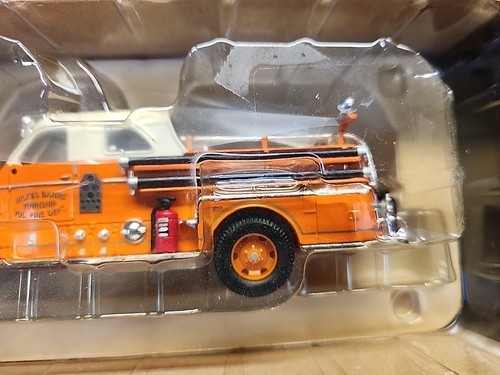 CORGI US50507D SEAGRAVE 70TH ANNIVERSARY PUMPER WILKES-BARRE 1:50 SCALE - Picture 3 of 5