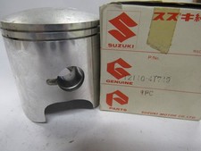 NOS NEW ORIGINAL OEM SUZUKI 1976 RM250 PISTON 12110-41749   .50mm over
