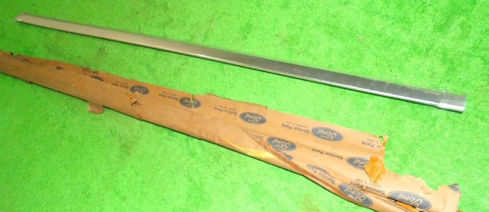 1967-1977 Ford Bronco NOS PÁRA-BRISA EXTERIOR DESTRO MOLDURA SUPERIOR - Imagem 4 de 4