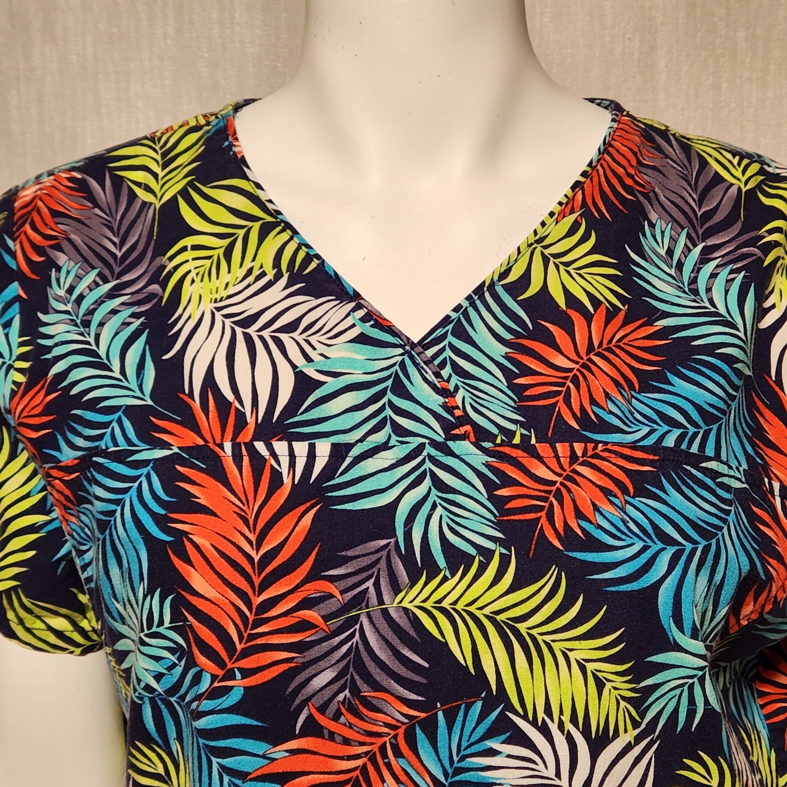 Scrubstar Large Colorful Leaf Pattern Cotton - image 2