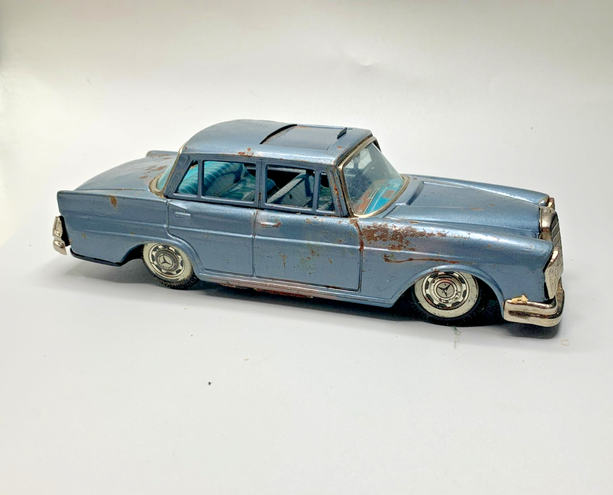 Jouet En Tôle Bandai 1/20 – Mercedes 220 Bleue – Voiture Miniature Vintage
