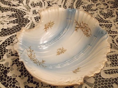 La Francaise  ANTIQUE  VINTAGE  GOLD TRIM  BLOOD LETTING BOWL
