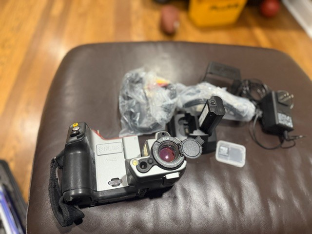 FLIR T400 Handheld Thermal Camera Kit with Accessories in Hard Case-working