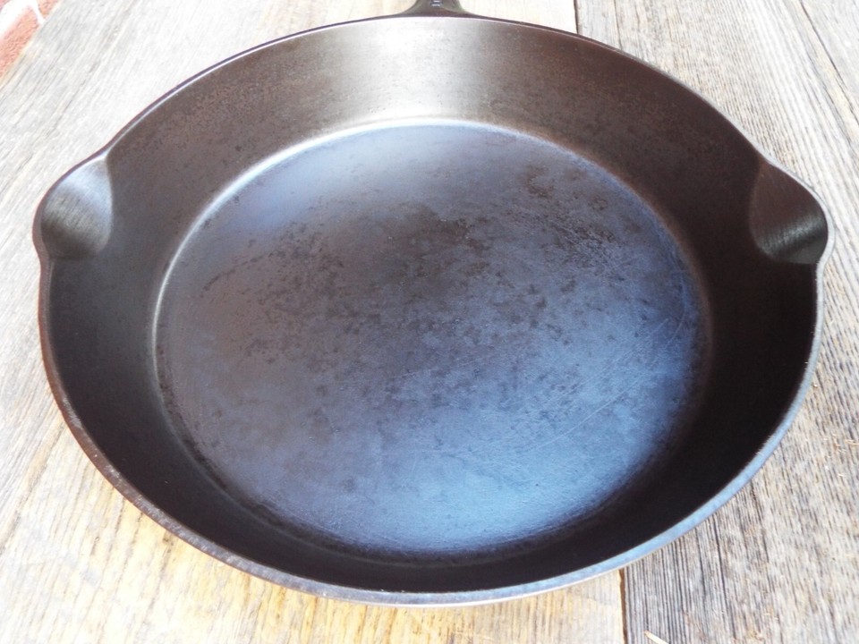 Griswold Small Logo Groove Handle 8, 101/2" Cast Iron Skillet, 704