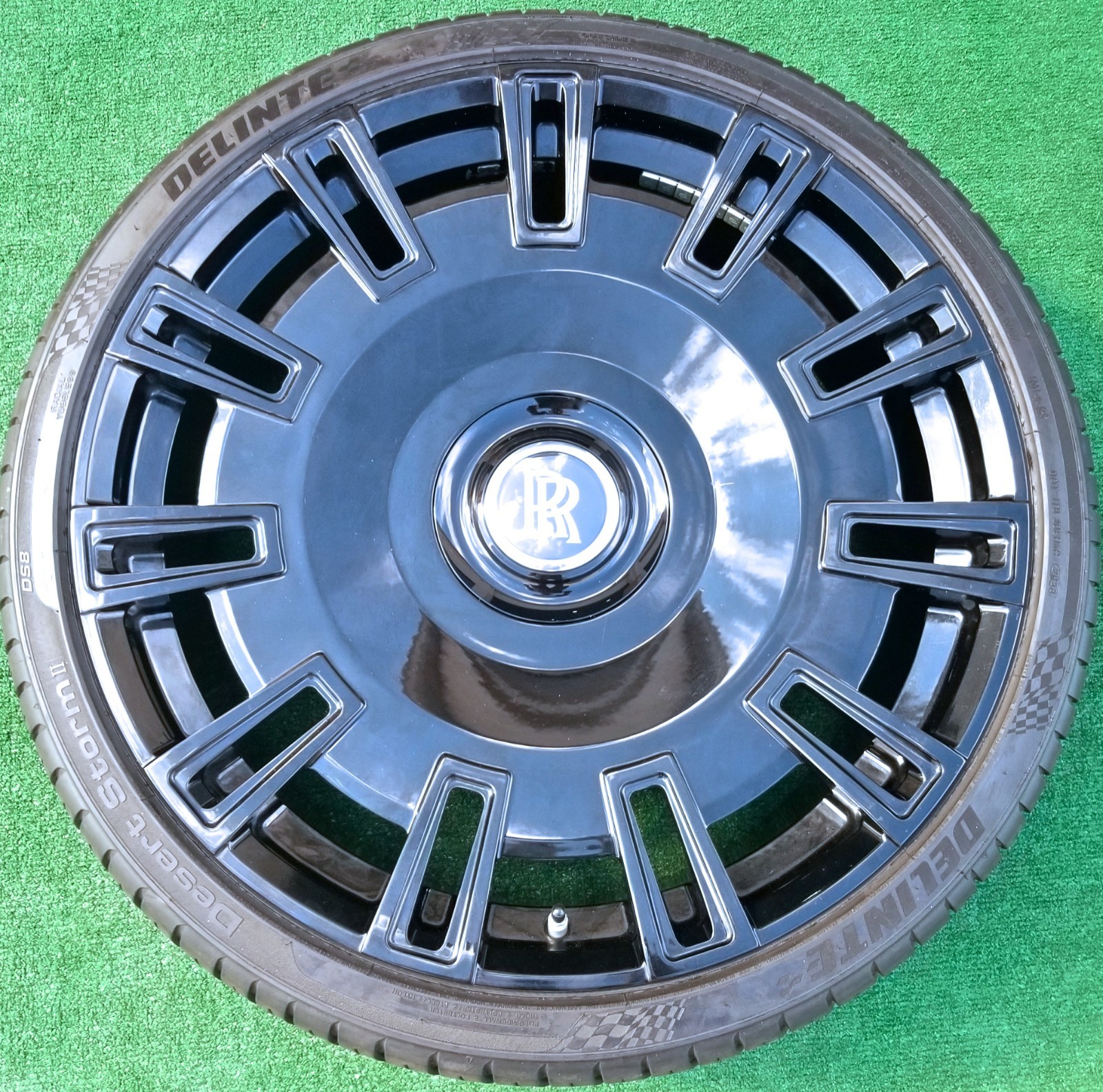 Rolls-Royce Cullinan Right Wheel
