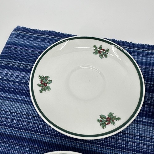 Johnson Brothers VICTORIAN CHRISTMAS Coffee Tea Cups + Saucers Set of 4 ENGLAND - Picture 7 of 24