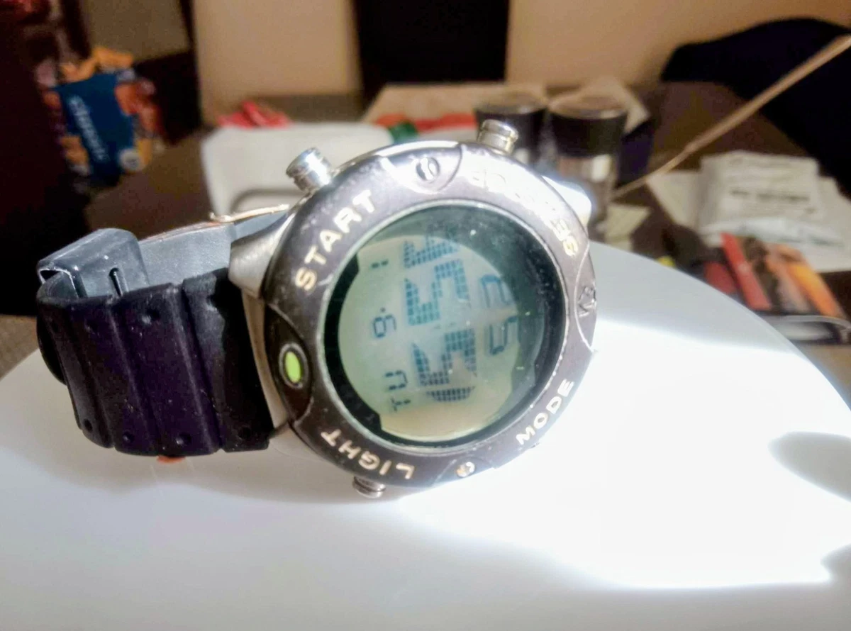 GC Very Rare Men's Time Force  9303 330 ft WR talian digital Surf Watch RUNS