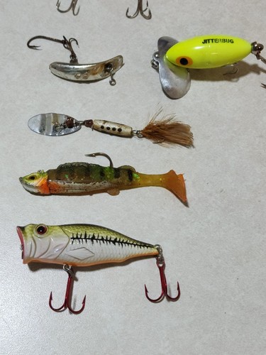 Vtg Fishing Lures Lot 16 Wood Plastic Neon Etc Plus Box - Picture 5 of 9