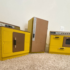 Vintage Tin Toy Kitchen Set Yellow Refrigerator Oven Stove Sink Age 4-7
