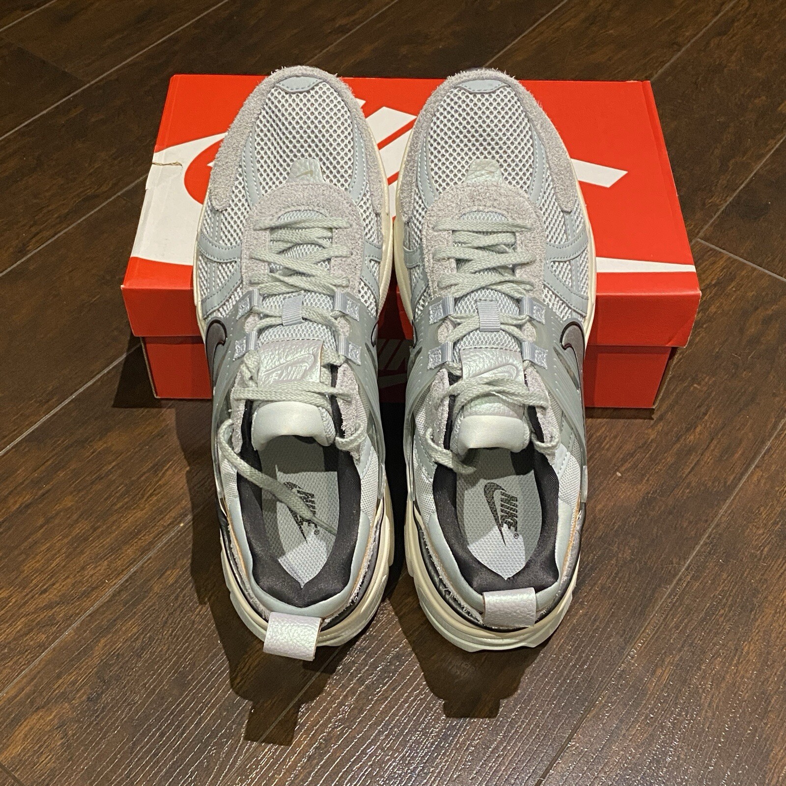 Men's Size 9.5 - Nike V2K Run Women's Size 11 Grey Athletic Shoes FN6703-003