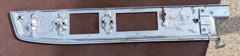 Buick Riviera Deluxe 1966 1967 interior reposabrazos bisel, lado del conductor, con asiento PW/PS Foto 2 de 4