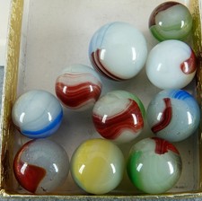 AKRO AGATE COMPANY, Patch Oxblood. 10 marbles.  B1127 