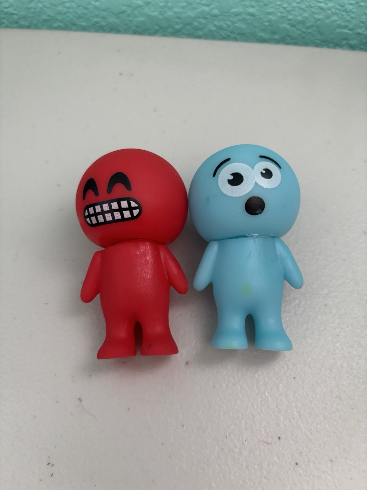 Red And Blue Emoticon Emoji Squeeze Figure Relief Toy READ DESCRIPTION