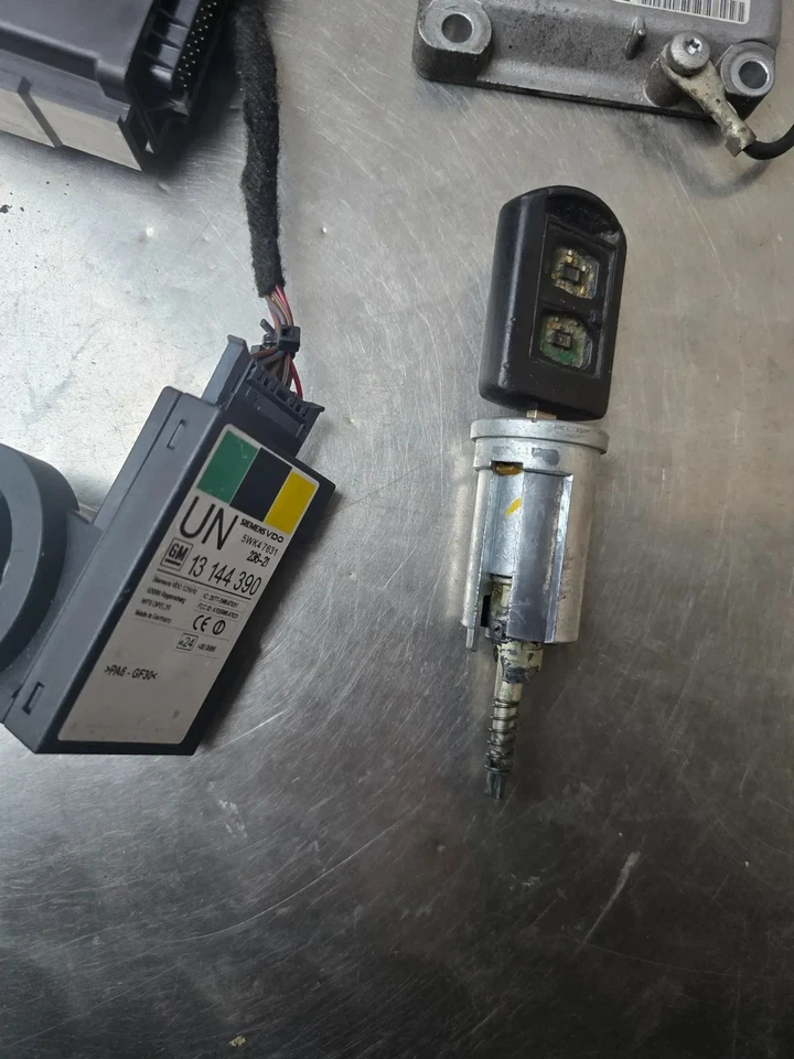 MOTORSTEUERGERÄT Opel Corsa C (F08/68) 2006 0261208253 - Bild 3 von 4