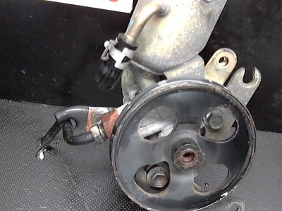 Pumpe M Behälter Toyota Yaris 1.4 D-4D P1 / P2 Limousine