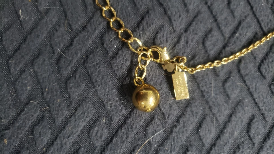 Collar de eslabones largos Kate Spade tono dorado esmalte naranja usado Foto 2 de 4