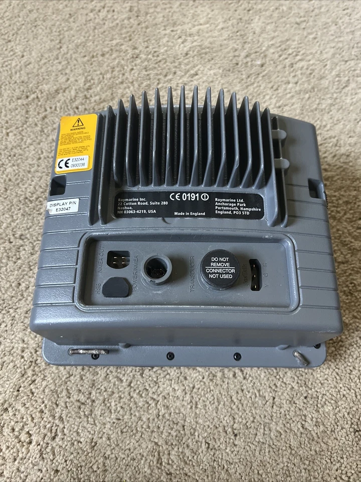 RayMarine SL530 - Chartplotter With Screen Cover and Power Cable - Image 4 of 4