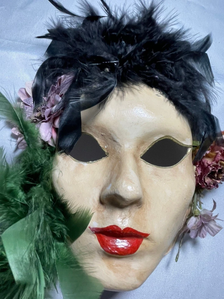 Máscara de papel machê italiana veneziana emplumada Veneza Itália decoração de parede vintage - Imagem 2 de 4