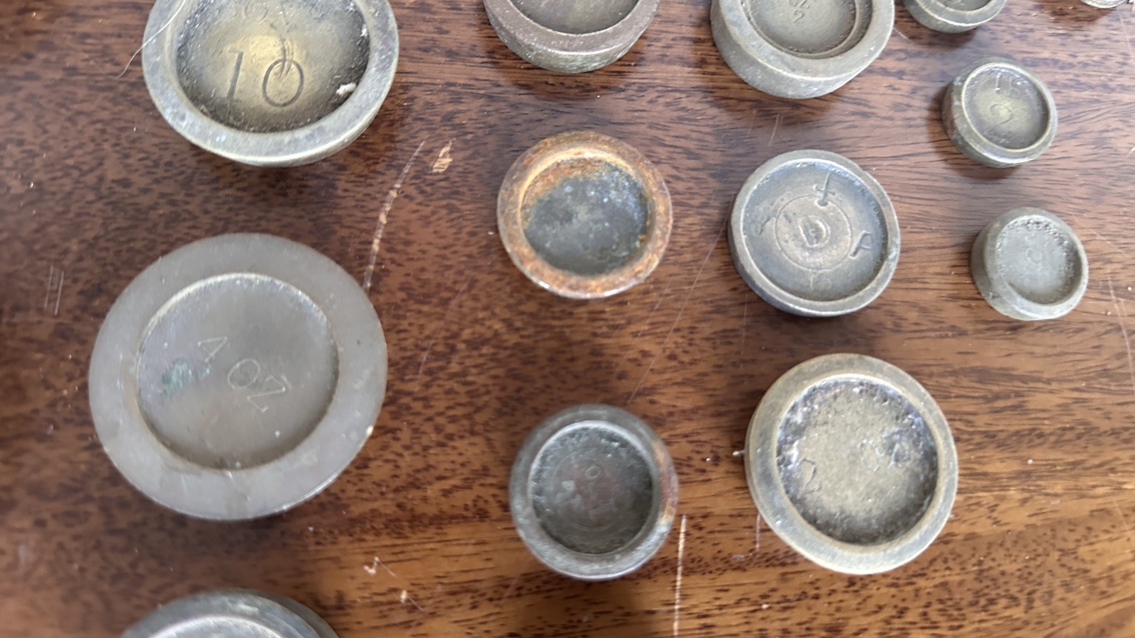 26 VINTAGE & ANTIQUE BRASS VARIOUS STACKING  WEIGHTS  4lb- 1lb 4oz-2oz-1oz 1/2oz