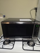 BLACK+DECKER 0.7 Cu. Ft. Digital Microwave (EM720CB7) Black/Silver