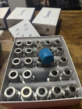 Box of 25 SWAGELOK SS-600-1-8 / SS60018 New
