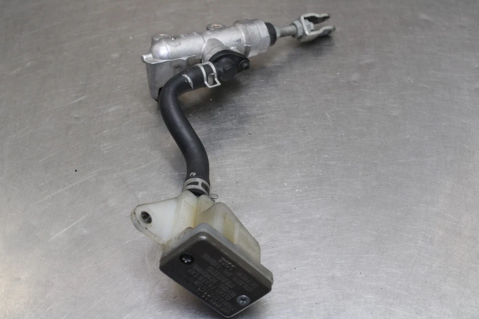 04-05 SUZUKI GSXR750 REAR BACK BRAKE MASTER CYLINDER 69600-16G00 - Image 4 of 4