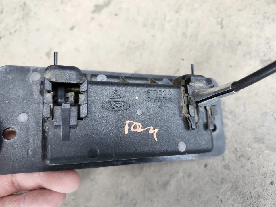 Pestillo de cable de manija de puerta de granero trasero Ford Excursion 2000-2005 con bola de metal OEM Foto 4 de 4