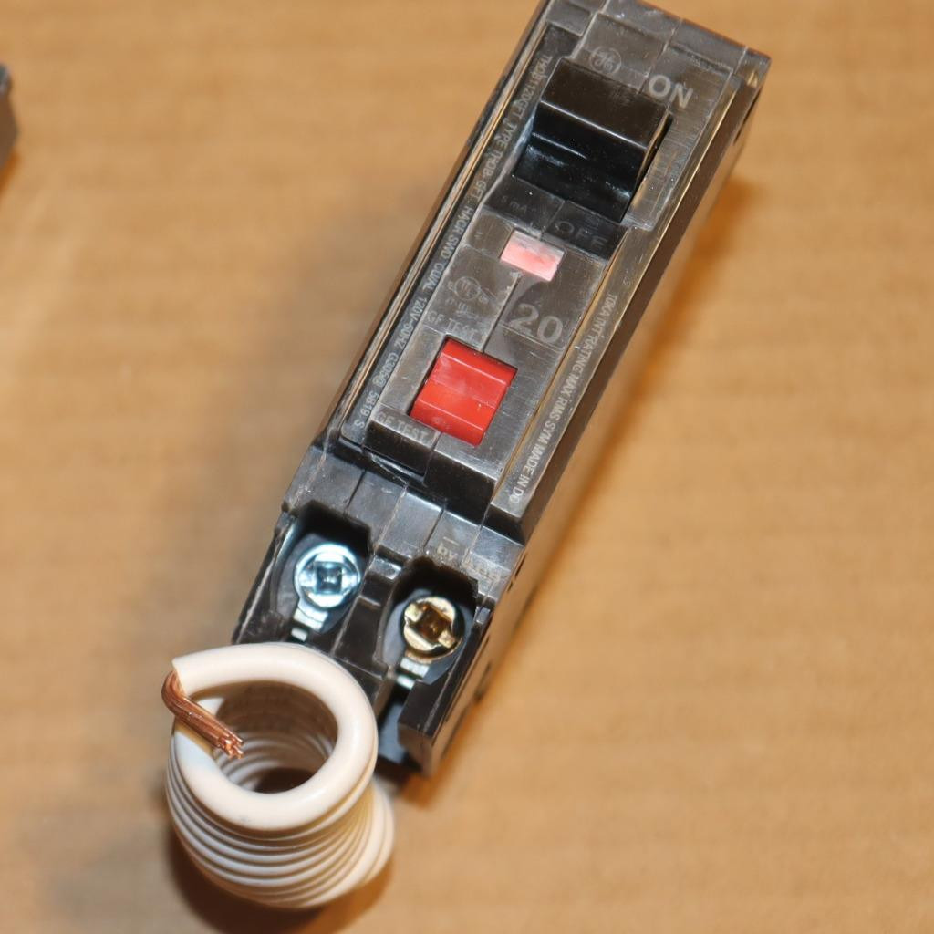One New No Box GE THQB1120GFT 1 Pole 20 Amp BOLT In Breaker GN#s More Available