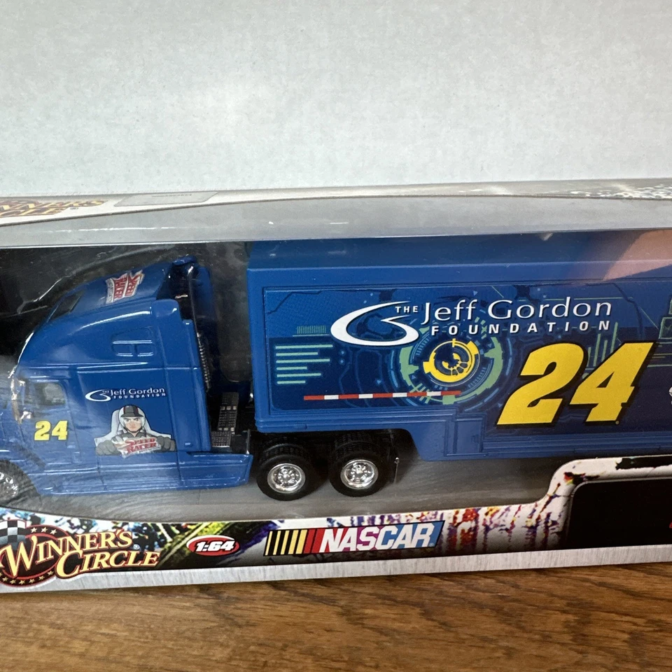2004 Winners Circle Jeff Gordon # 24 Jeff Gordon Foundation 1/64 Trailer Hauler - Image 3 of 4