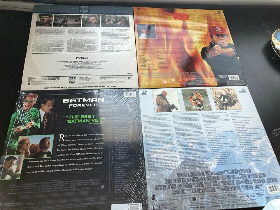 Laserdisc 4 Action Packed Movies Papillon, Striking Distance,Cliffhanger and Bat Foto 2 de 3