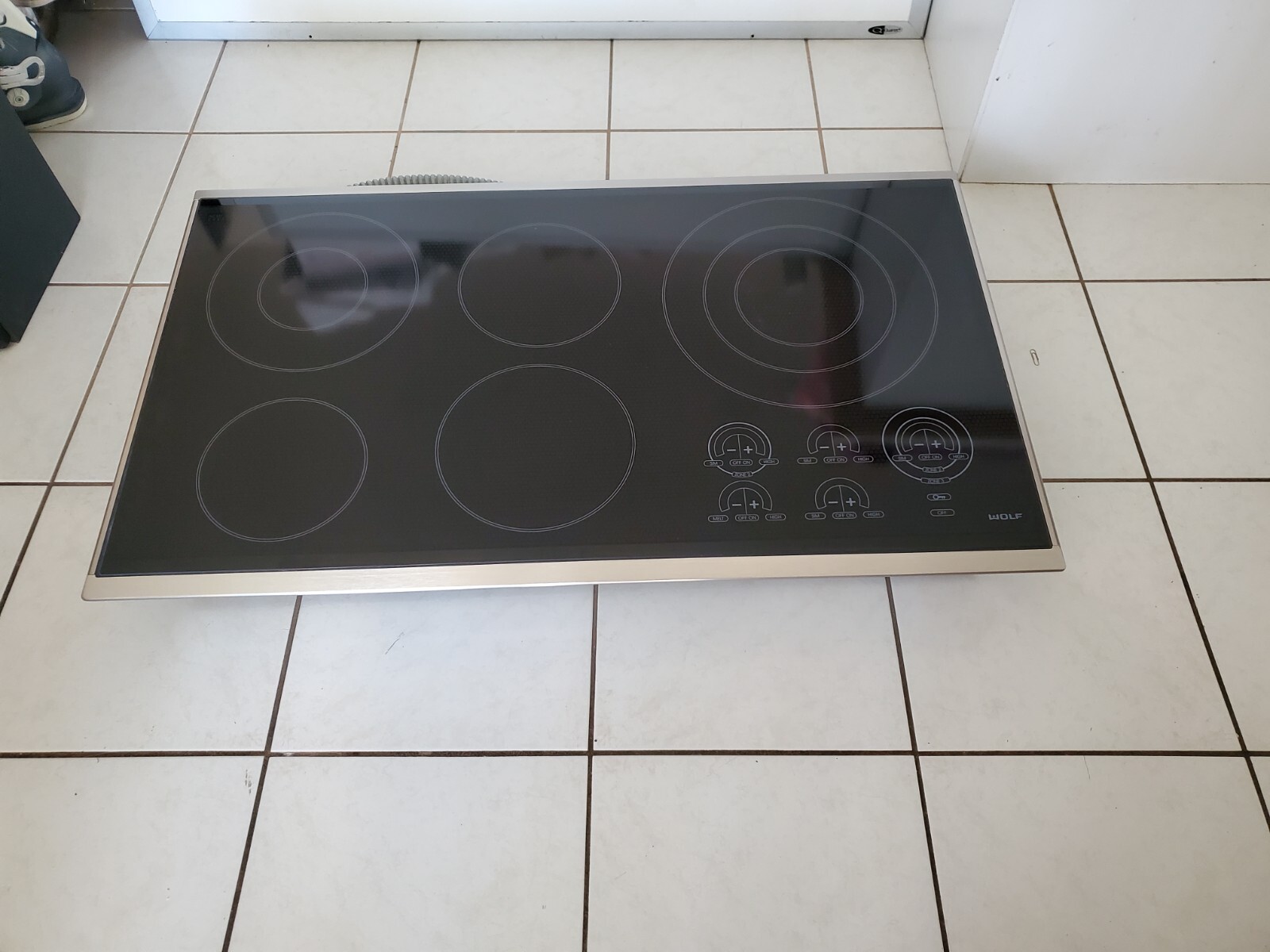 Wolf 36Inch Electric Induction Cooktop Framed CT36E/SCLEAN NO BAKED