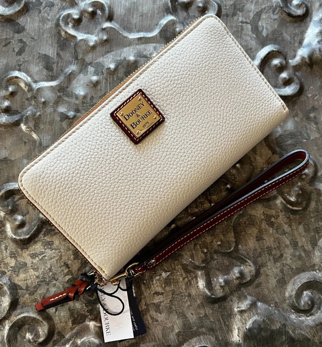 Dooney and bourke large wristlet outlet