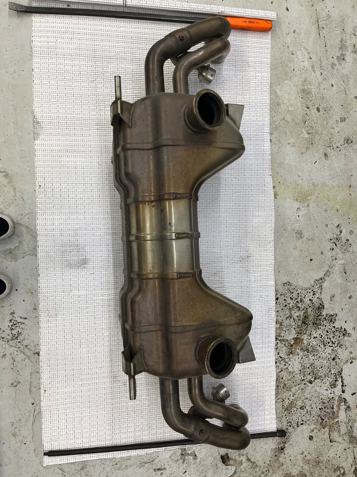 2012 Audi R8 GT 5.2L Rear Center Exhaust Muffler OEM