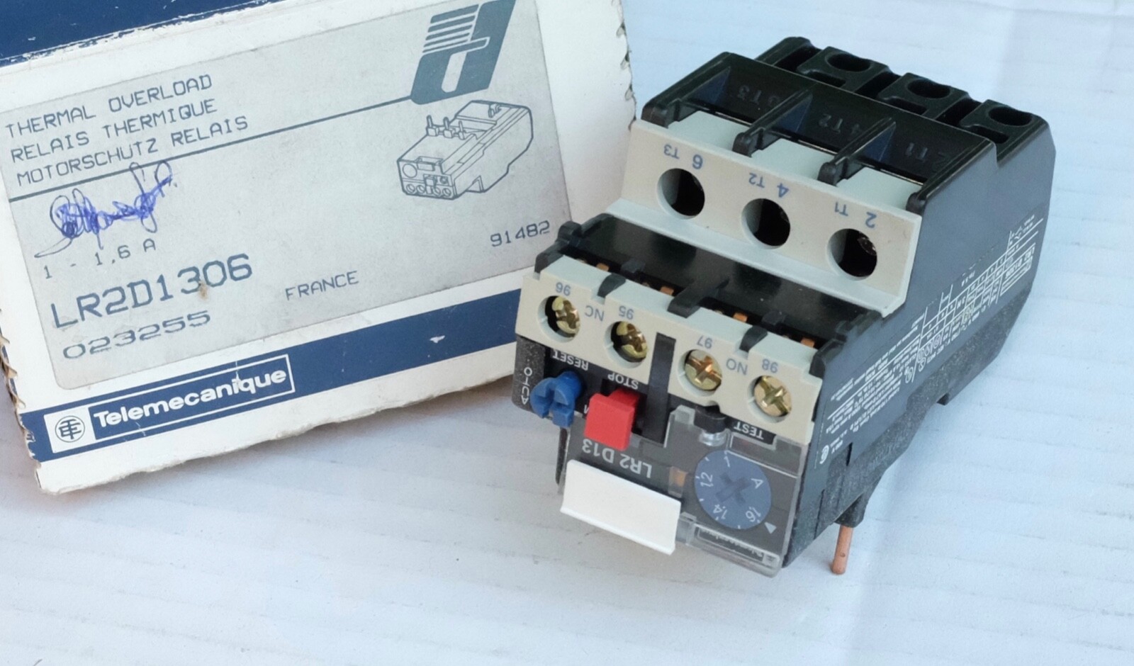 Relais thermique LR2D1306 Telemecanique pour éviter la surchauffe de pompe