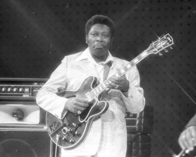 BB King performs Gettin It Together on the TV show The Midnight Sp- Old Photo 13