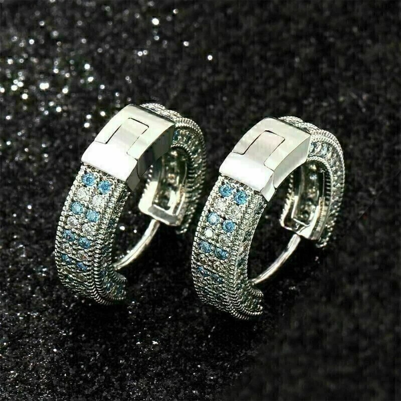 Bonitos pendientes de aro Huggie enchapados en oro blanco de 14K corte redondo topacio azul simulado Foto 4 de 4