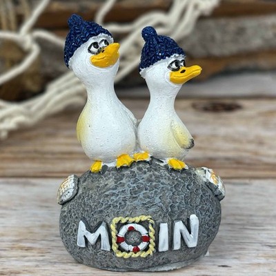 2 lustige Möwen mit Mütze auf Stein - MOIN - 6,5cm maritime Deko Figur