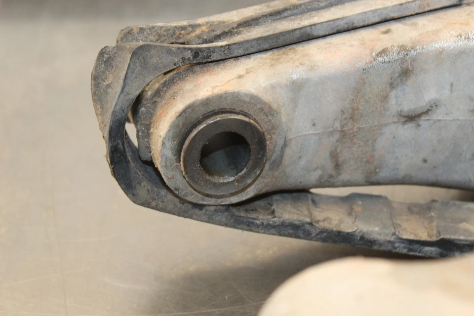 2001 Suzuki RM250 SWINGARM SWING ARM SUSPENSION O918 - Image 4 of 4