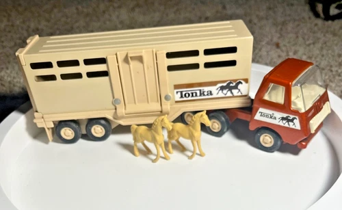 Vintage 1970s Tonka Semi Truck & Livestock Horse Trailer  w original horses!
