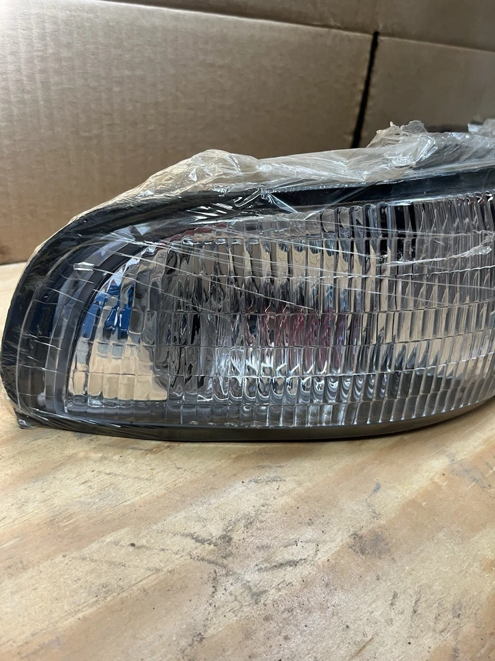 FARO PASAJERO DERECHO BUICK LeSABRE 97-99 Buen Estado. Foto 3 de 4