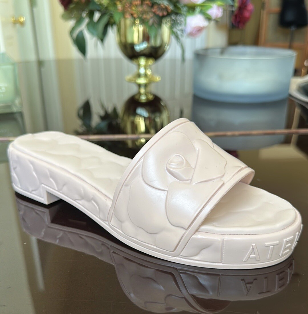 $450 VALENTINO Garavani Atelier Rose Floral Rubber Platform