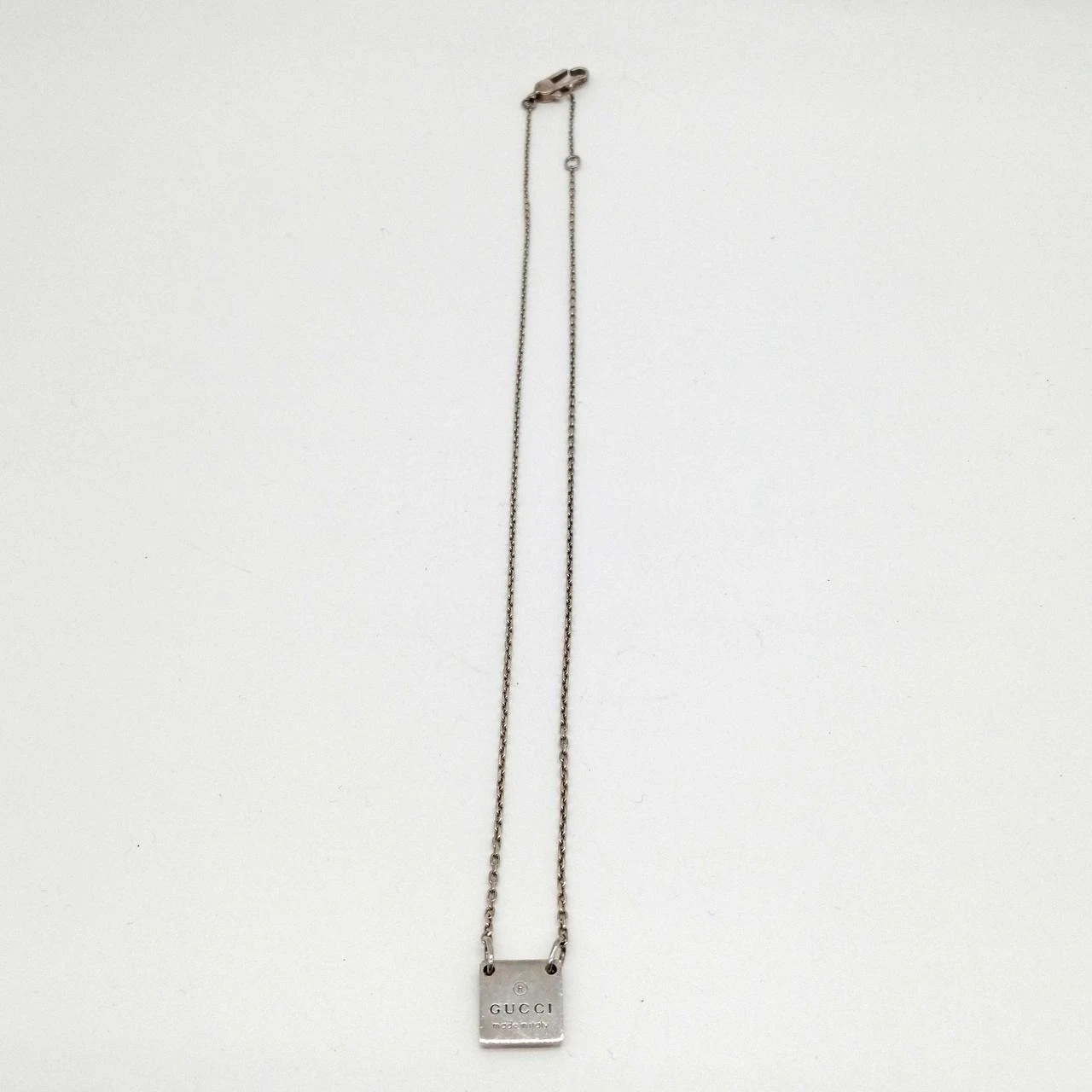 Collana con ciondolo mini targhetta quadrata in argento sterling Gucci originale usata